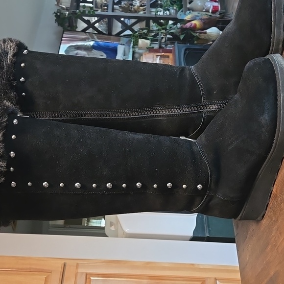BearPaw Shoes - Bearpaw Black Suede Knee-High Boots with Never Wet Technology Womens Size 9 EUC